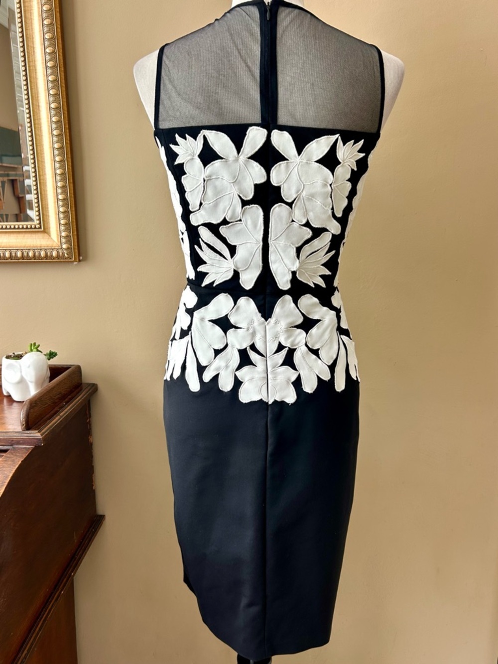 Sachin + Babi Black and White Floral Embroidered Sheath Cocktail Dress Size 8 - Picture 7 of 10